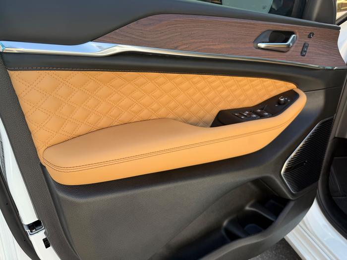 Jeep Grand Cherokee door panel with cleaned tan quilted leather and wood trim